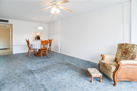 Copropriété à vendre à Oakland Park, Floride: 2 chambres, 90.58 m2 № 1954170 - photo 13