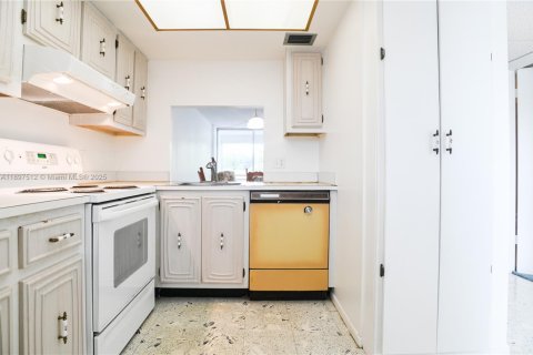 Copropriété à vendre à Oakland Park, Floride: 2 chambres, 90.58 m2 № 1954170 - photo 6