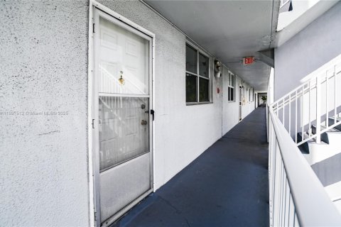 Copropriété à vendre à Oakland Park, Floride: 2 chambres, 90.58 m2 № 1954170 - photo 3