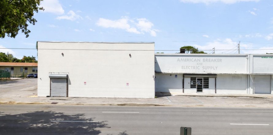 Commercial property in Hollywood, Florida № 2088145