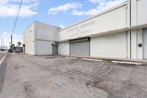 Commercial property in Hollywood, Florida № 2088145 - photo 3