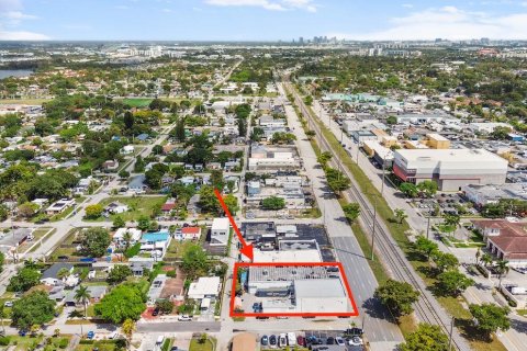 Commercial property in Hollywood, Florida № 2088145 - photo 2
