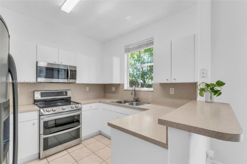 Townhouse in Doral, Florida 3 bedrooms, 156.35 sq.m. № 1792510 - photo 8