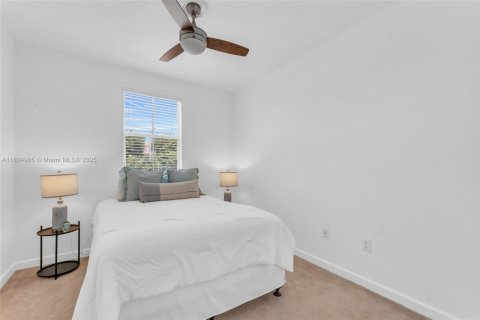 Townhouse in Doral, Florida 3 bedrooms, 156.35 sq.m. № 1792510 - photo 18