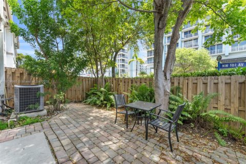 Townhouse in Doral, Florida 3 bedrooms, 156.35 sq.m. № 1792510 - photo 25