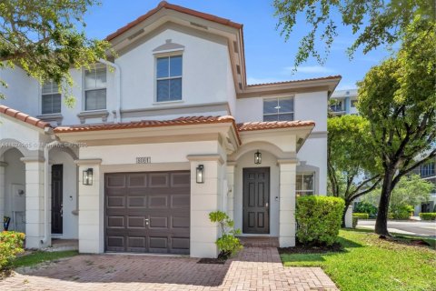 Townhouse in Doral, Florida 3 bedrooms, 156.35 sq.m. № 1792510 - photo 1