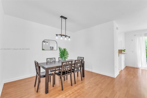 Townhouse in Doral, Florida 3 bedrooms, 156.35 sq.m. № 1792510 - photo 5