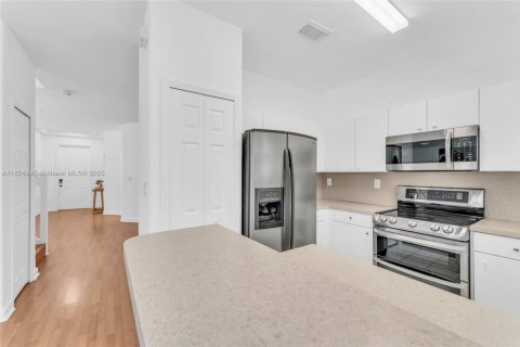 Townhouse in Doral, Florida 3 bedrooms, 156.35 sq.m. № 1792510 - photo 7