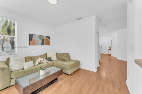 Townhouse in Doral, Florida 3 bedrooms, 156.35 sq.m. № 1792510 - photo 10