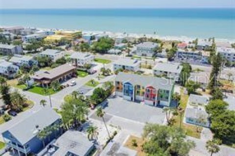 Townhouse in Indian Rocks Beach, Florida 3 bedrooms, 155.33 sq.m. № 2378015 - photo 2
