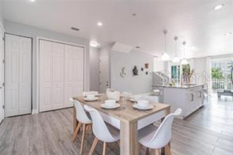 Townhouse in Indian Rocks Beach, Florida 3 bedrooms, 155.33 sq.m. № 2378015 - photo 6
