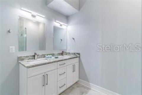 Townhouse in Indian Rocks Beach, Florida 3 bedrooms, 155.33 sq.m. № 2378015 - photo 11