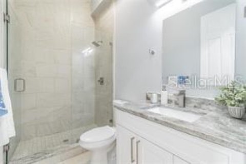Townhouse in Indian Rocks Beach, Florida 3 bedrooms, 155.33 sq.m. № 2378015 - photo 7