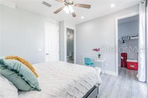 Townhouse in Indian Rocks Beach, Florida 3 bedrooms, 155.33 sq.m. № 2378015 - photo 9