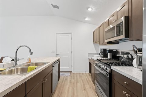 Casa en alquiler en The Villages, Florida, 2 dormitorios, 111.3 m2 № 1832590 - foto 11