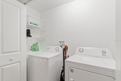 House in The Villages, Florida 2 bedrooms, 111.3 sq.m. № 1832590 - photo 12