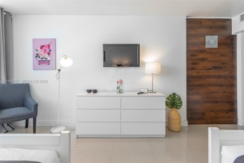 Condo in Miami Beach, Florida  № 2026638 - photo 28