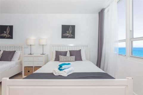 Condo in Miami Beach, Florida  № 2026638 - photo 17