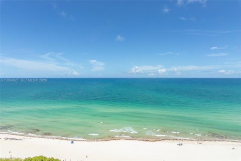 Condo in Miami Beach, Florida  № 2026638 - photo 8