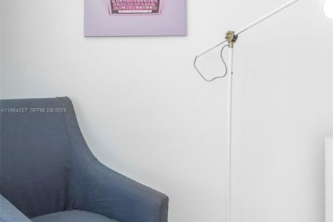 Condo in Miami Beach, Florida  № 2026638 - photo 6