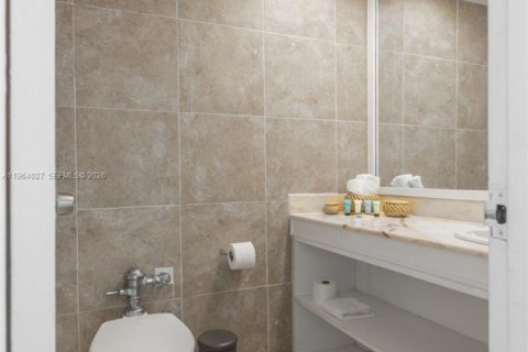 Condo in Miami Beach, Florida  № 2026638 - photo 23