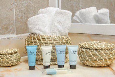 Condo in Miami Beach, Florida  № 2026638 - photo 22