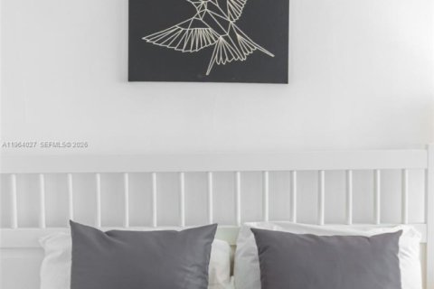 Condo in Miami Beach, Florida  № 2026638 - photo 26