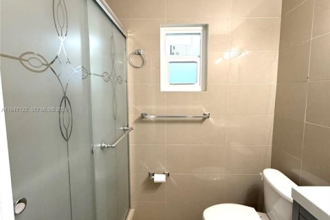 House in Hollywood, Florida 3 bedrooms, 96.53 sq.m. № 2003270 - photo 11