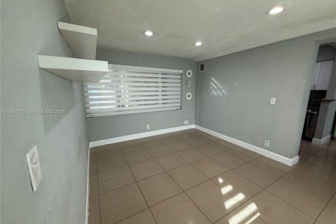 House in Hollywood, Florida 3 bedrooms, 96.53 sq.m. № 2003270 - photo 3