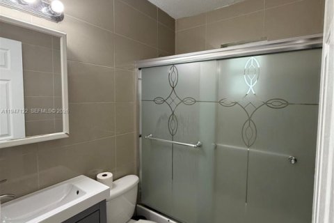 House in Hollywood, Florida 3 bedrooms, 96.53 sq.m. № 2003270 - photo 8