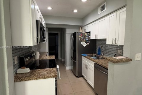 House in Hollywood, Florida 3 bedrooms, 96.53 sq.m. № 2003270 - photo 4