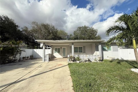House in Hollywood, Florida 3 bedrooms, 96.53 sq.m. № 2003270