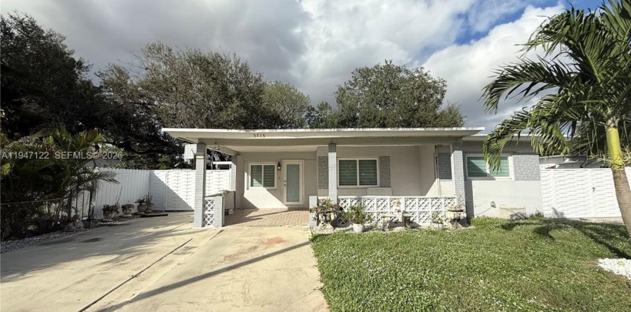 House in Hollywood, Florida 3 bedrooms, 96.53 sq.m. № 2003270