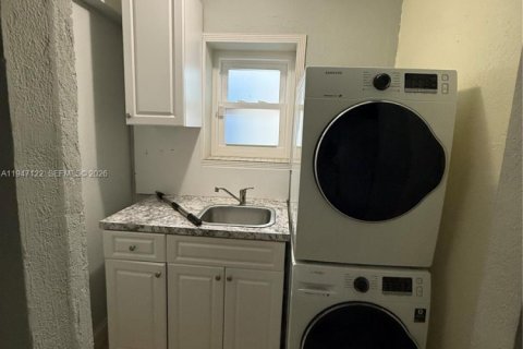 House in Hollywood, Florida 3 bedrooms, 96.53 sq.m. № 2003270 - photo 10