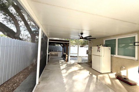 House in Hollywood, Florida 3 bedrooms, 96.53 sq.m. № 2003270 - photo 14