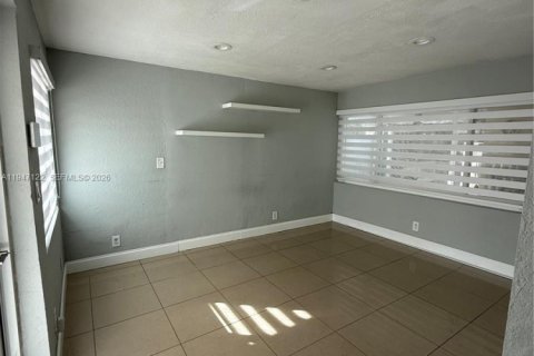 House in Hollywood, Florida 3 bedrooms, 96.53 sq.m. № 2003270 - photo 12