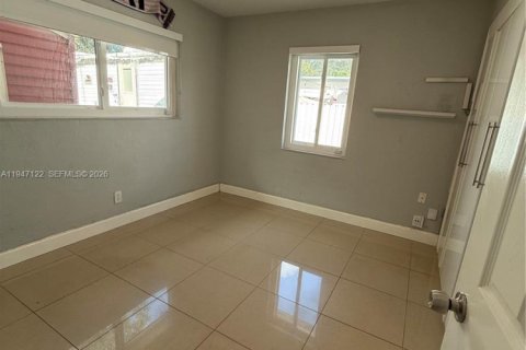 House in Hollywood, Florida 3 bedrooms, 96.53 sq.m. № 2003270 - photo 7