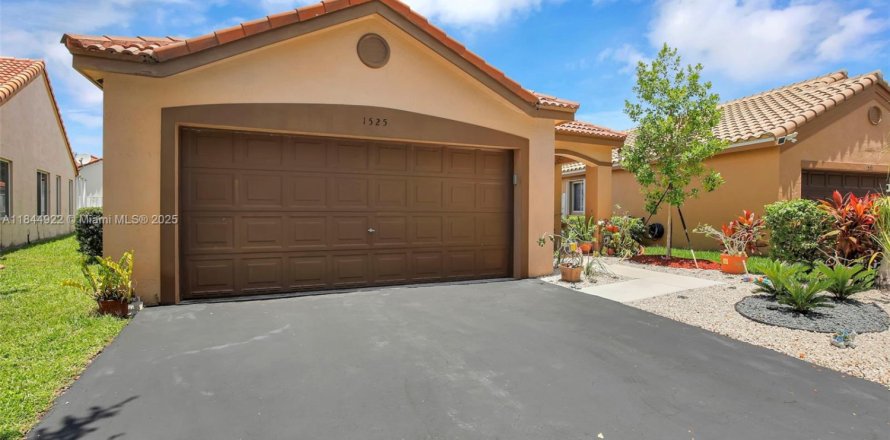 Casa en Weston, Florida 3 dormitorios, 127.09 m2 № 1842528