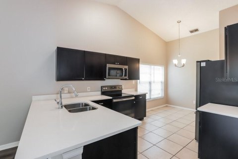 House in Valrico, Florida 3 bedrooms, 148.18 sq.m. № 2396396 - photo 7