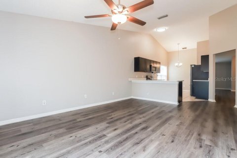 House in Valrico, Florida 3 bedrooms, 148.18 sq.m. № 2396396 - photo 4