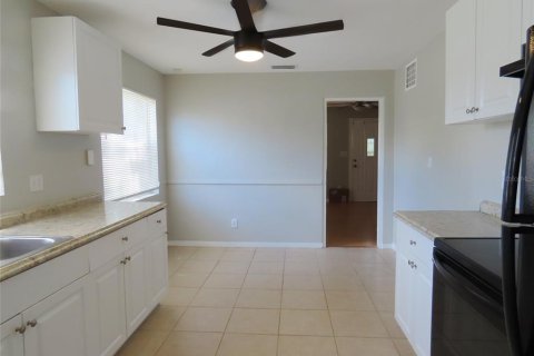 House in Saint Petersburg, Florida 3 bedrooms, 112.69 sq.m. № 1447067 - photo 6