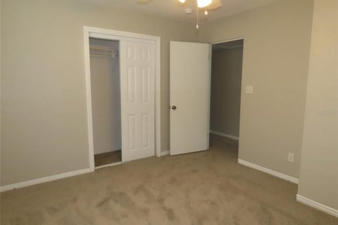 House in Saint Petersburg, Florida 3 bedrooms, 112.69 sq.m. № 1447067 - photo 15