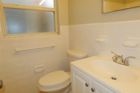 House in Saint Petersburg, Florida 3 bedrooms, 112.69 sq.m. № 1447067 - photo 11