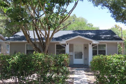House in Saint Petersburg, Florida 3 bedrooms, 112.69 sq.m. № 1447067 - photo 1