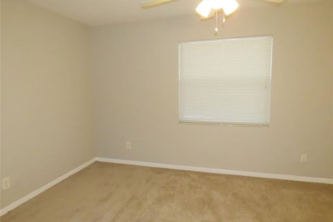 House in Saint Petersburg, Florida 3 bedrooms, 112.69 sq.m. № 1447067 - photo 12