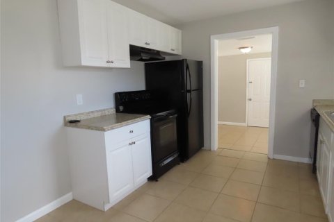 House in Saint Petersburg, Florida 3 bedrooms, 112.69 sq.m. № 1447067 - photo 8