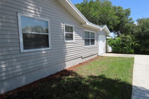 House in Saint Petersburg, Florida 3 bedrooms, 112.69 sq.m. № 1447067 - photo 2