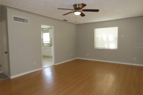 House in Saint Petersburg, Florida 3 bedrooms, 112.69 sq.m. № 1447067 - photo 18