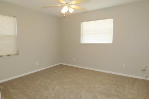 House in Saint Petersburg, Florida 3 bedrooms, 112.69 sq.m. № 1447067 - photo 14