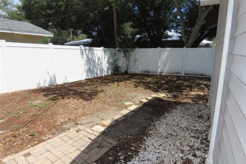 House in Saint Petersburg, Florida 3 bedrooms, 112.69 sq.m. № 1447067 - photo 4